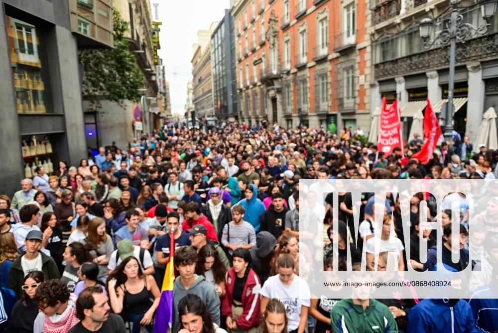 Tenants and housing activists gather outside the Congress of Deputies in Madrid during a demonstration called by the Sindicato de Inquilinas e Inquilinos de Madrid. The protest takes place on the Spanish Parliament votes on two Royal Decree-Laws on housing: one concerning measures to protect the social function of housing and increase affordable housing supply, and another aimed at strengthening the stability of habitual rental contracts. The demonstration was organized to pressure lawmakers during the vote. Junts had announced its opposition to the measures, while PP and Vox were also expected to vote against them. Madrid SPAIN - ZUMAz108 20261002_znp_z108_014