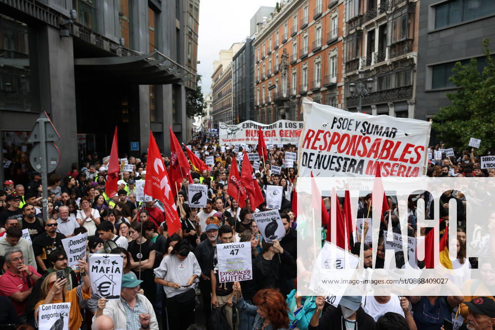 Protests Outside Congress Ahead of the Vote on Housing Decrees Dozens of people are protesting outside the Congress of Deputies on October 2, 2026, in Madrid, Spain. The Madrid Tenants’ Union has called for a protest outside the Congress of Deputies to demand a vote in favor of the two housing decrees proposed by the government this week. OCTOBER 2, 2026 Alejandro Martínez Vé Madrid, Madrid, Spain