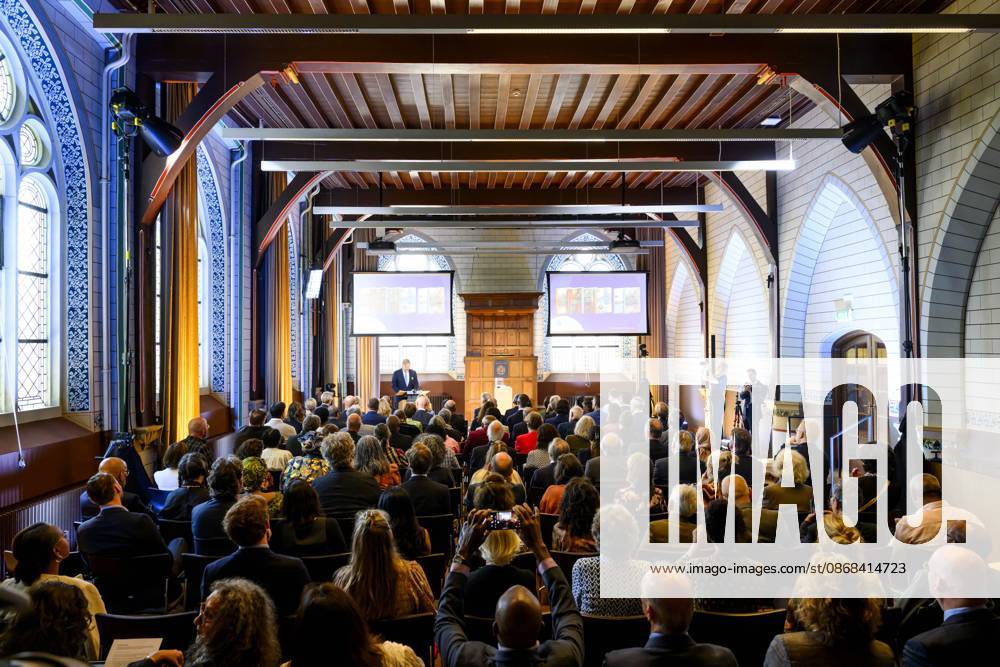 Leiden, The Netherlands, 2026-10-02 11:57:57 LEIDEN, 02-10-2026, Leiden University. King Willem Alexander receives the results of the independent research into the role of the House of Orange-Nassau in the colonial history of the Netherlands in the Academy Building of Leiden University. Principal investigator Prof. Dr. Gert Oostindie presents the King with the five books on which approximately sixty researchers have worked over the past few years, including the comprehensive popular book *Oranje en de Koloniën, 1600-2025. De kolonie geschiedenis van het Huis Oranje-Nassau*. PHOTO: NLBeeld Patrick van Emst Credit: NL Beeld Patrick van Emst