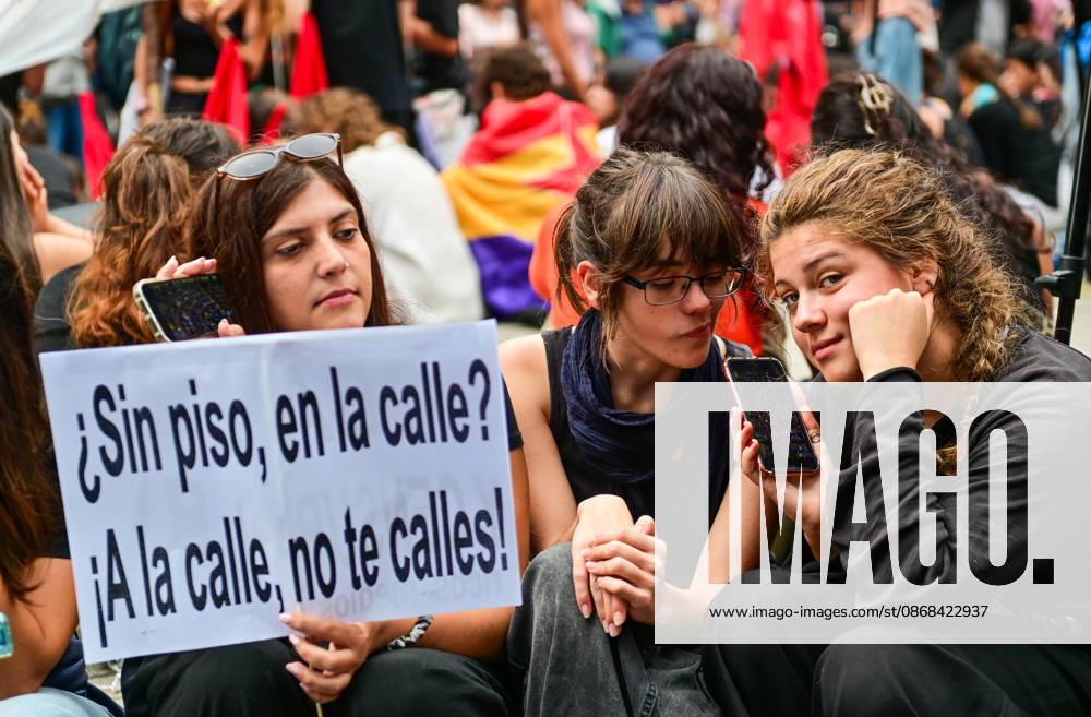Tenants and housing activists gather outside the Congress of Deputies in Madrid during a demonstration called by the Sindicato de Inquilinas e Inquilinos de Madrid. The protest takes place on the Spanish Parliament votes on two Royal Decree-Laws on housing: one concerning measures to protect the social function of housing and increase affordable housing supply, and another aimed at strengthening the stability of habitual rental contracts. The demonstration was organized to pressure lawmakers during the vote. Junts had announced its opposition to the measures, while PP and Vox were also expected to vote against them. Madrid SPAIN - ZUMAz108 20261002_znp_z108_054