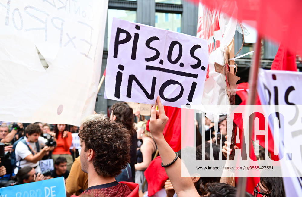 Tenants and housing activists gather outside the Congress of Deputies in Madrid during a demonstration called by the Sindicato de Inquilinas e Inquilinos de Madrid. The protest takes place on the Spanish Parliament votes on two Royal Decree-Laws on housing: one concerning measures to protect the social function of housing and increase affordable housing supply, and another aimed at strengthening the stability of habitual rental contracts. The demonstration was organized to pressure lawmakers during the vote. Junts had announced its opposition to the measures, while PP and Vox were also expected to vote against them. Madrid SPAIN - ZUMAz108 20261002_znp_z108_067
