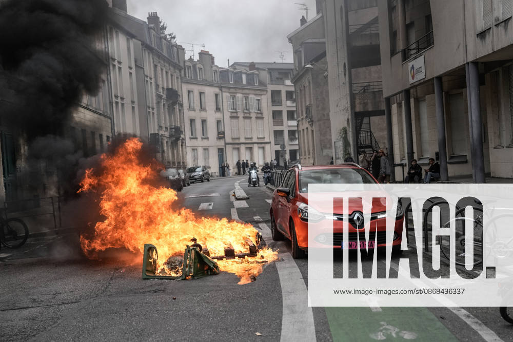 Students clash with police during high-school mobilization in Nancy NANCY, FRANCE - OCTOBER 2: Flames rise from burning barricades erected by high school students during nationwide education protests in Nancy, France on October 2, 2026. Students gather around several schools and clash with police forces as a nationwide high-school mobilization continues over school conditions and demands for greater education resources in Nancy. Police deploy security units around several locations as demonstrations and blockades continue. Muhammed Said Tako Anadolu Nancy France. Editorial use only. Please get in touch for any other usage.