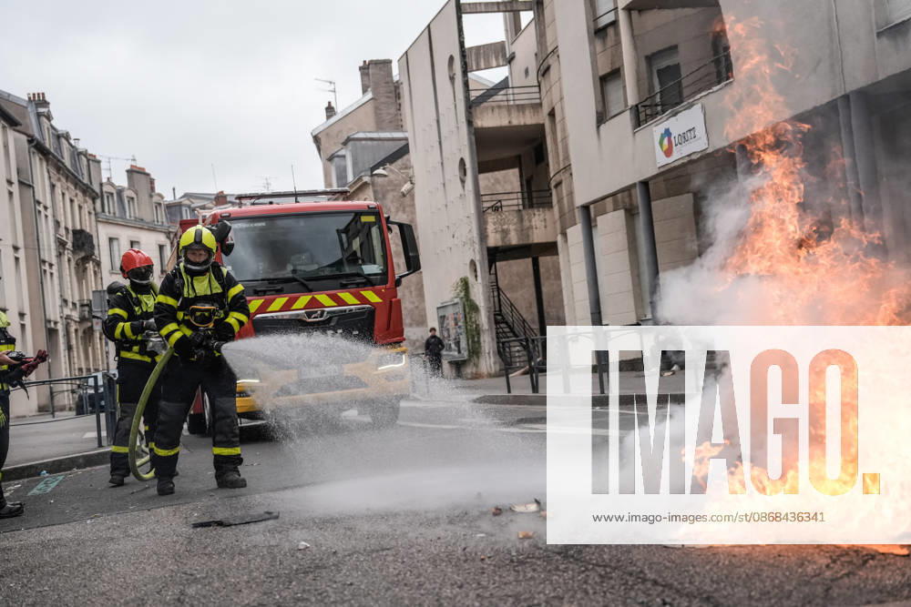 Students clash with police during high-school mobilization in Nancy NANCY, FRANCE - OCTOBER 2: Firefighters work to extinguish flames rising from burning barricades erected by high school students during nationwide education protests Nancy, France on October 2, 2026. Students gather around several schools and clash with police forces as a nationwide high-school mobilization continues over school conditions and demands for greater education resources in Nancy. Police deploy security units around several locations as demonstrations and blockades continue. Muhammed Said Tako Anadolu Nancy France. Editorial use only. Please get in touch for any other usage.