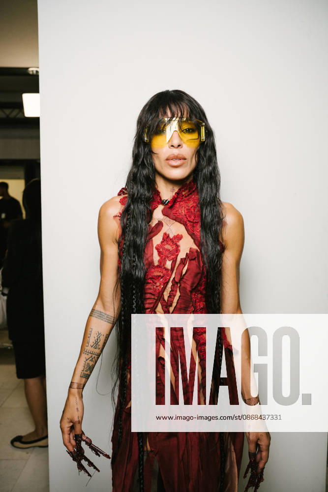 Loreen in the front row at the Ottolinger Spring Summer 2027 Women’s Ready-to-Wear Collection fashion show during Paris Fashion Week (PFW) in Paris, France, on October 2, 2026 Sam Delpech Bestimage Loreen at the Ottolinger show during Paris Fashion Week (PFW) in Paris, France, on October 2, 2026 Paris, France