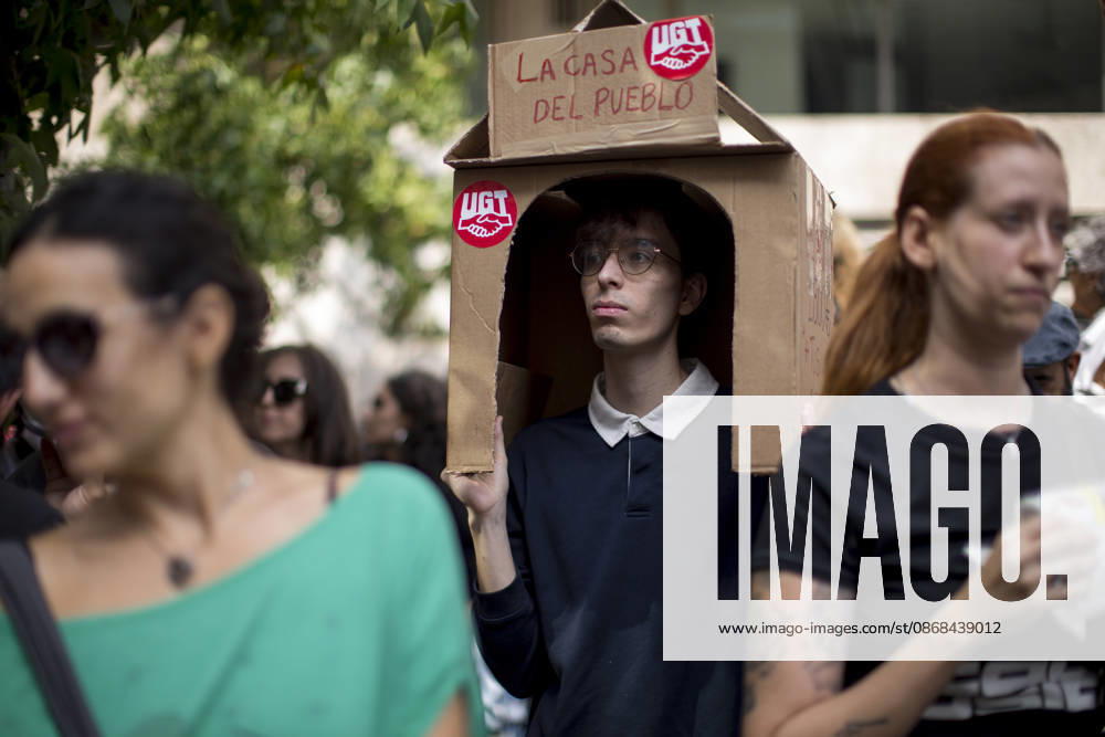 A protester wears a box that says the people s house, as demonstrators have gathered outside the Congress of Deputies in Madrid, demanding the approval of measures to address the housing and rental crisis in Spain. The demonstration was organized by protesters who are camping out in Puerta del Sol in central Madrid. Madrid Spain - ZUMAs296 20261002_znp_s296_008