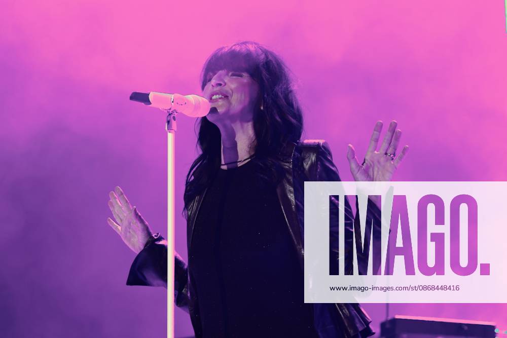 Nena, singer, live in concert at the Max Schmeling Halle, Berlin, pop, Berlin