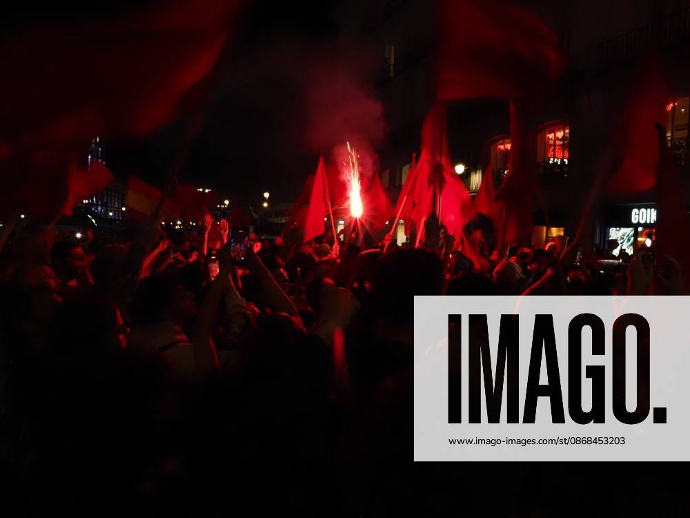 MADRID, SPAIN - October 02: Hundreds of people who remain camped in Puerta del Sol went out to march through the main streets of Madrid, passing through Calle Alcalo¡, Plaza de Cibeles and Plaza de Neptuno, and returned to the encampment in Puerta del Sol shouting The fight goes on, whatever it takes Madrid Spain - ZUMAh199 20261002_zip_h199_025