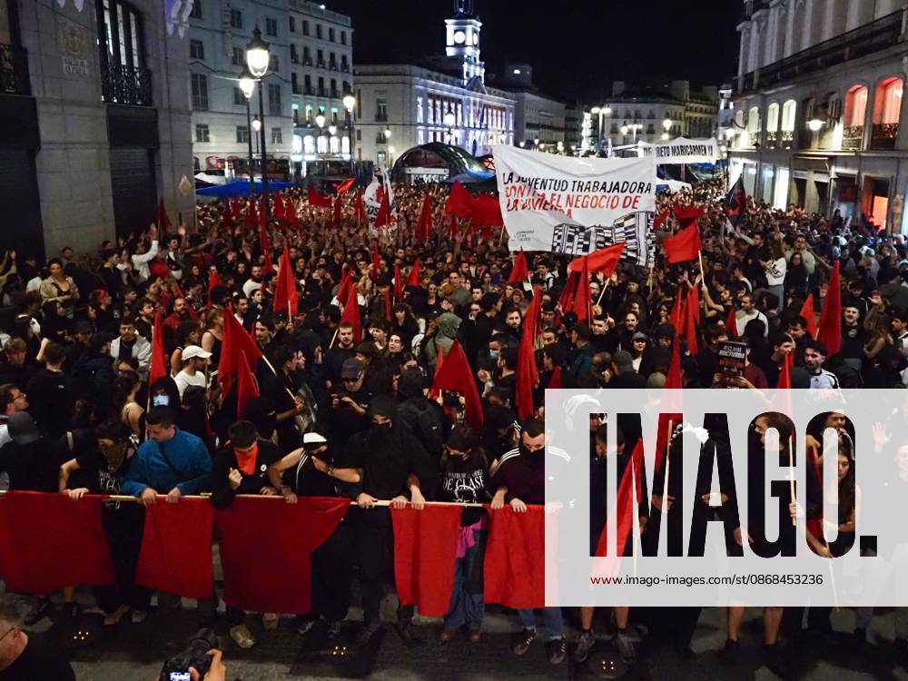 MADRID, SPAIN - October 02: Hundreds of people who remain camped in Puerta del Sol went out to march through the main streets of Madrid, passing through Calle Alcalo¡, Plaza de Cibeles and Plaza de Neptuno, and returned to the encampment in Puerta del Sol shouting The fight goes on, whatever it takes Madrid Spain - ZUMAh199 20261002_zip_h199_017