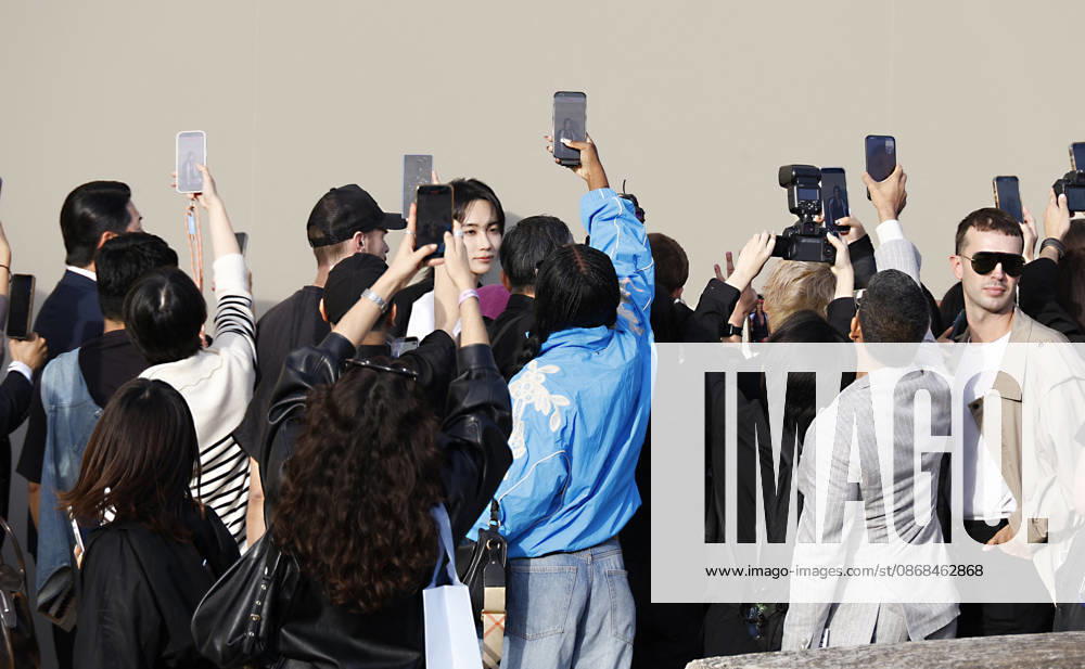Jeonghan arrives at the Givenchy Spring Summer 2027 Women’s Ready-to-Wear fashion show during Paris Fashion Week (PFW) in Paris, France, on October 2, 2026. Christophe Aubert, Bestimage. Arrival at the Givenchy Spring Summer 2026 Women’s Ready-to-Wear fashion show during Paris Fashion Week (PFW) on October 2, 2026