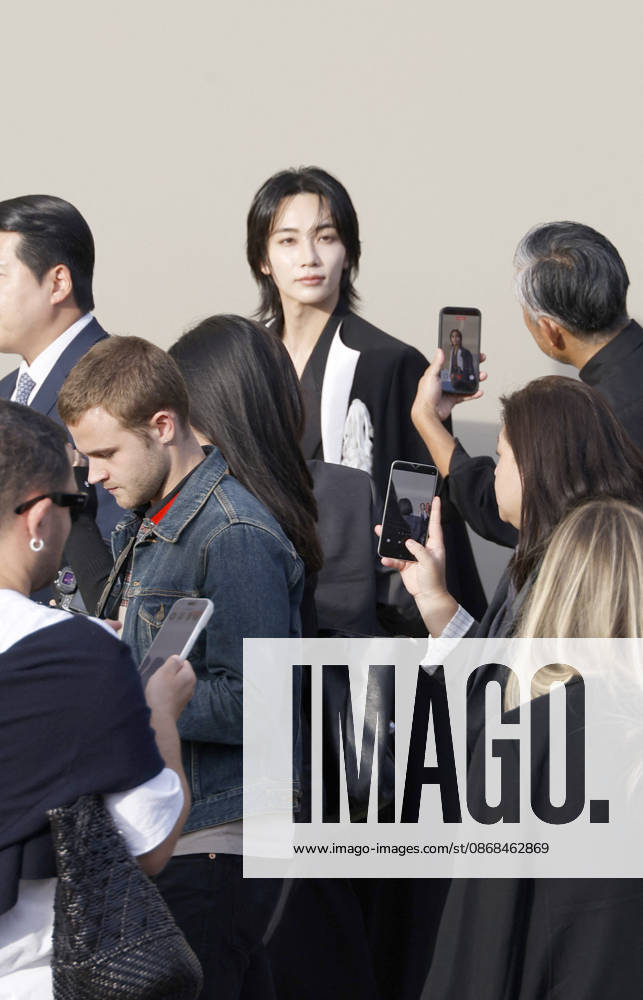 Jeonghan arrives at the Givenchy Spring Summer 2027 Women’s Ready-to-Wear fashion show during Paris Fashion Week (PFW) in Paris, France, on October 2, 2026. Christophe Aubert, Bestimage. Arrival at the Givenchy Spring Summer 2026 Women’s Ready-to-Wear fashion show during Paris Fashion Week (PFW) on October 2, 2026