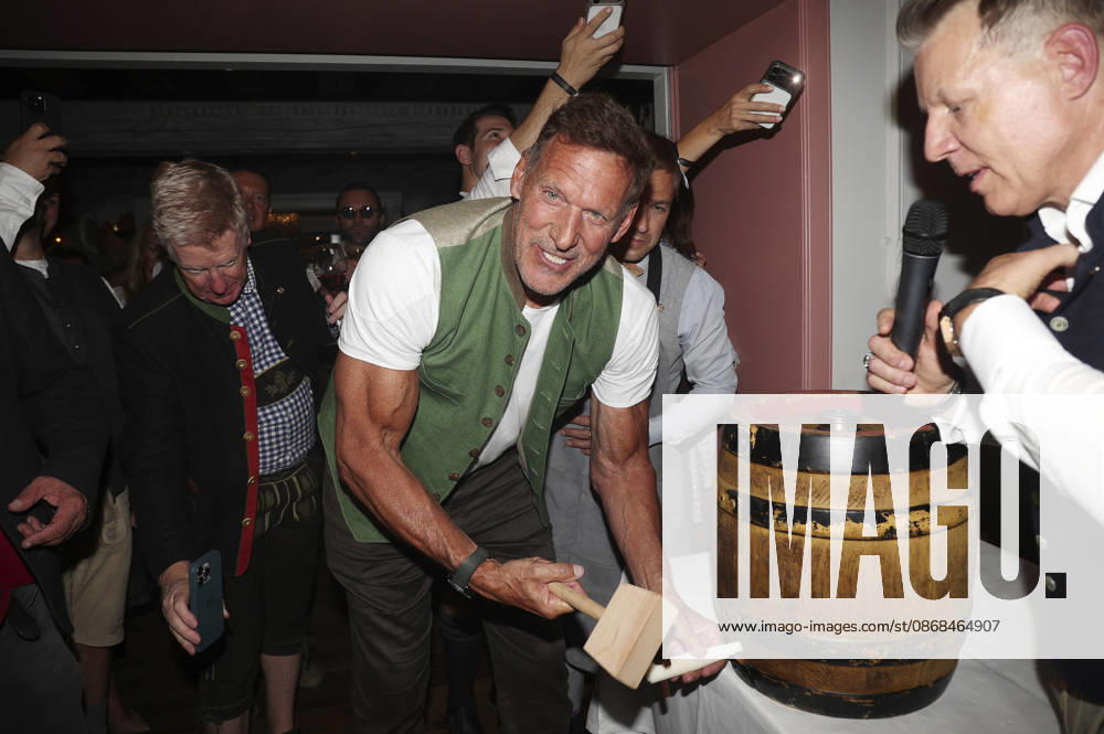 Ralf Moeller and Axel Kahn at the 2 Fine Time Business Club Oktoberfest 2026 at Käfer Stammhaus in Munich, October 2, 2026 Foto:xAgenturxWehnertx xGränzdörferx xFuturexImagex ftbc_6005