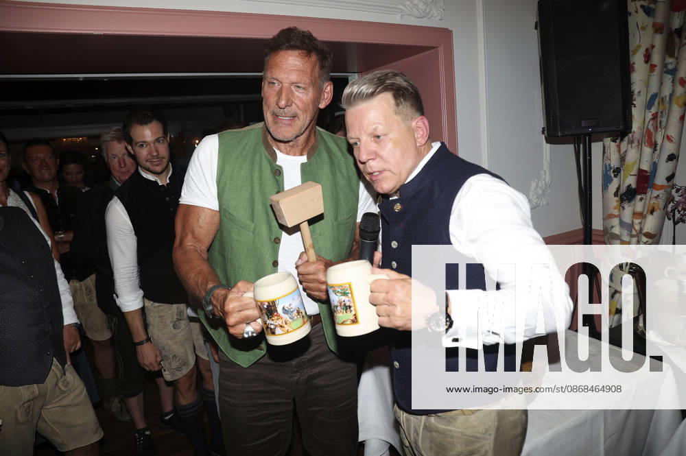 Ralf Moeller and Axel Kahn at the 2 Fine Time Business Club Oktoberfest 2026 at Käfer Stammhaus in Munich, October 2, 2026 Foto:xAgenturxWehnertx xGränzdörferx xFuturexImagex ftbc_6006