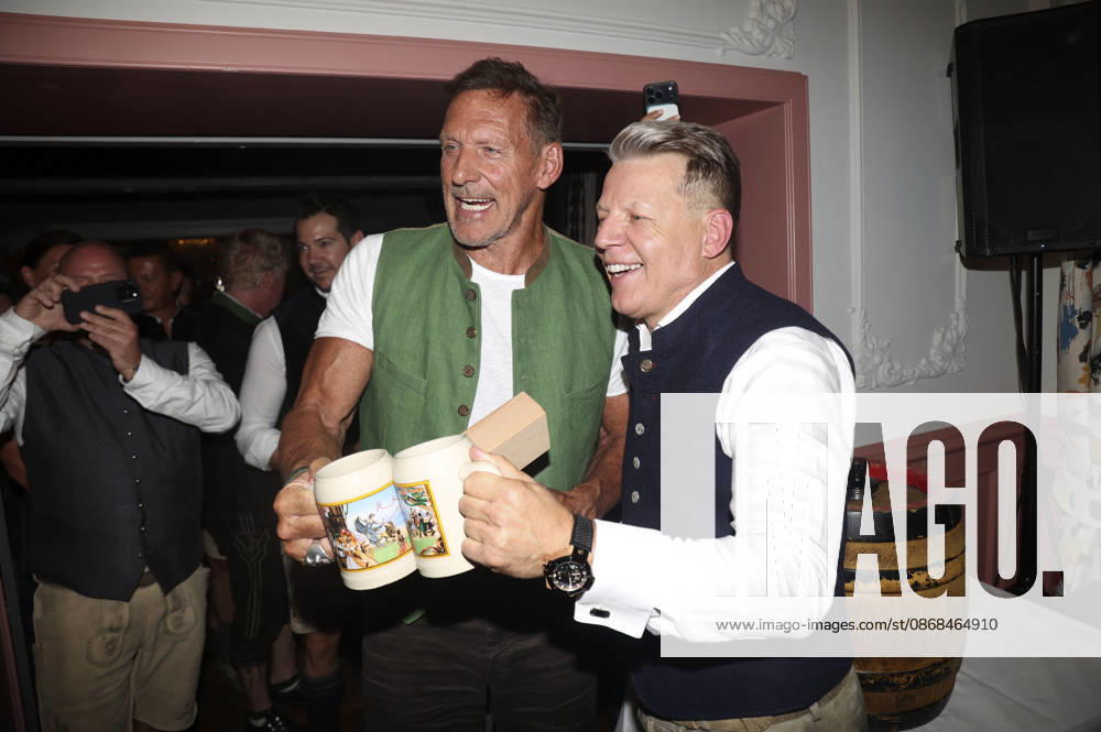Ralf Moeller and Axel Kahn at the 2 Fine Time Business Club Oktoberfest 2026 at Käfer Stammhaus in Munich, October 2, 2026 Foto:xAgenturxWehnertx xGränzdörferx xFuturexImagex ftbc_6008
