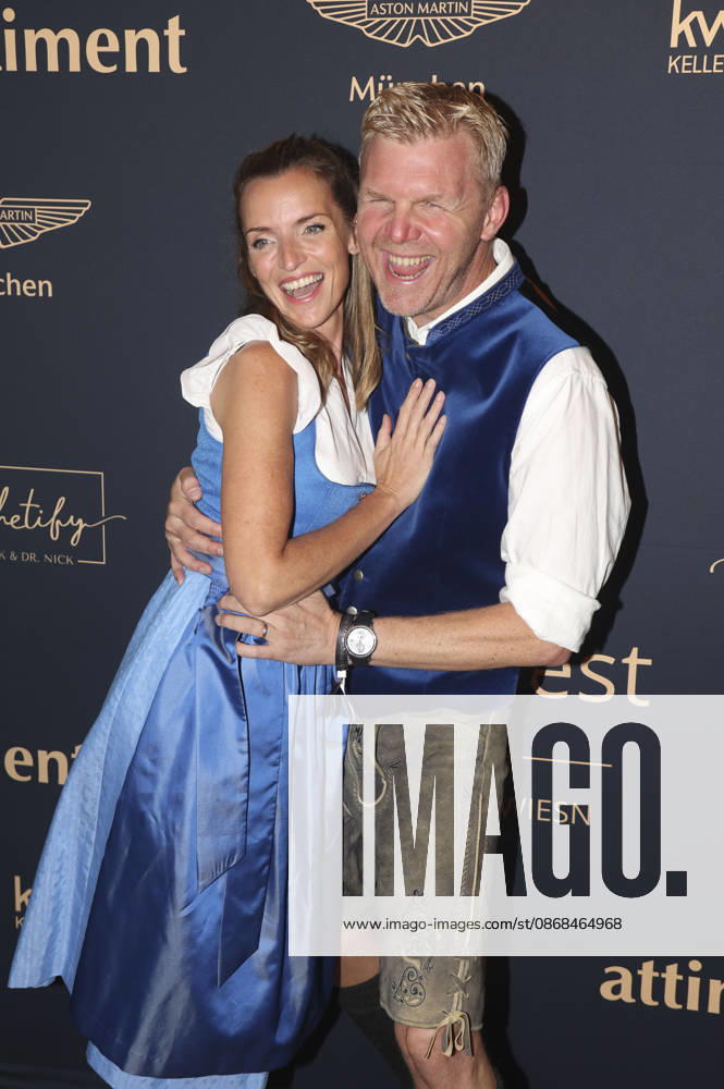 Deborah Müller with her husband Oliver Hill at the 2 Fine Time Business Club Oktoberfest 2026 at Käfer Stammhaus in Munich, October 2, 2026 Foto:xAgenturxWehnertx xGränzdörferx xFuturexImagex ftbc_6025