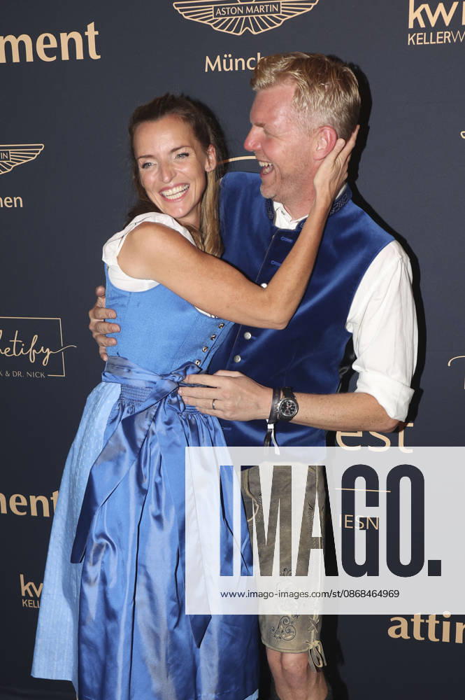 Deborah Müller with her husband Oliver Hill at the 2 Fine Time Business Club Oktoberfest 2026 at Käfer Stammhaus in Munich, October 2, 2026 Foto:xAgenturxWehnertx xGränzdörferx xFuturexImagex ftbc_6026