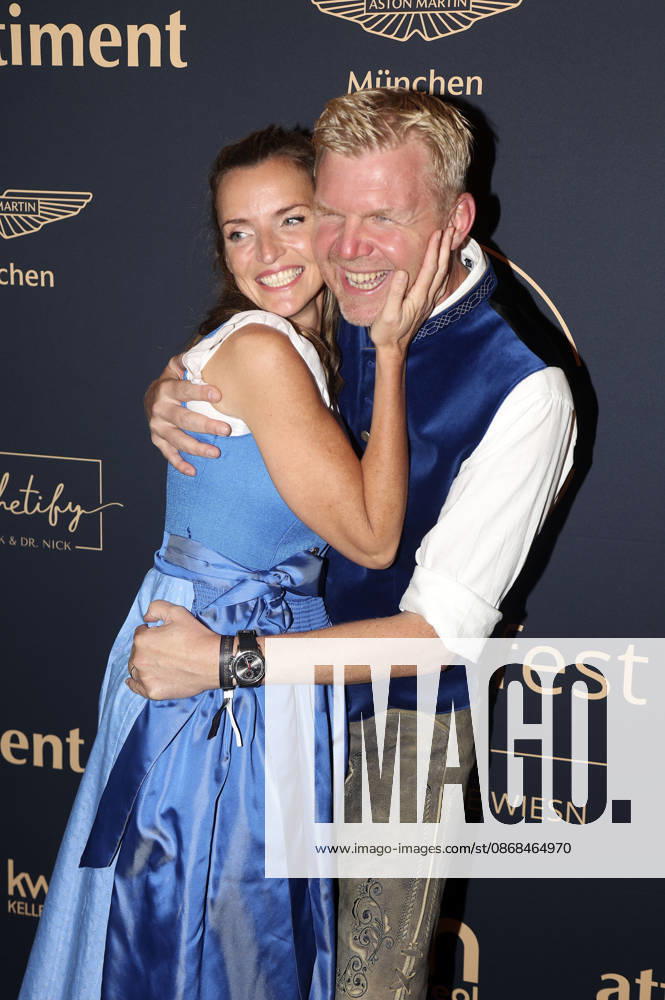 Deborah Müller with her husband Oliver Hill at the 2 Fine Time Business Club Oktoberfest 2026 at Käfer Stammhaus in Munich, October 2, 2026 Foto:xAgenturxWehnertx xGränzdörferx xFuturexImagex ftbc_6027