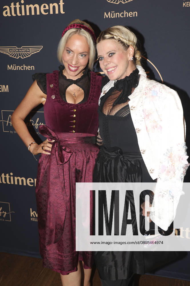 Sarah Kahn and Pia Bolte at the 2 Fine Time Business Club Oktoberfest 2026 at Käfer Stammhaus in Munich, October 2, 2026 Foto:xAgenturxWehnertx xGränzdörferx xFuturexImagex ftbc_6032