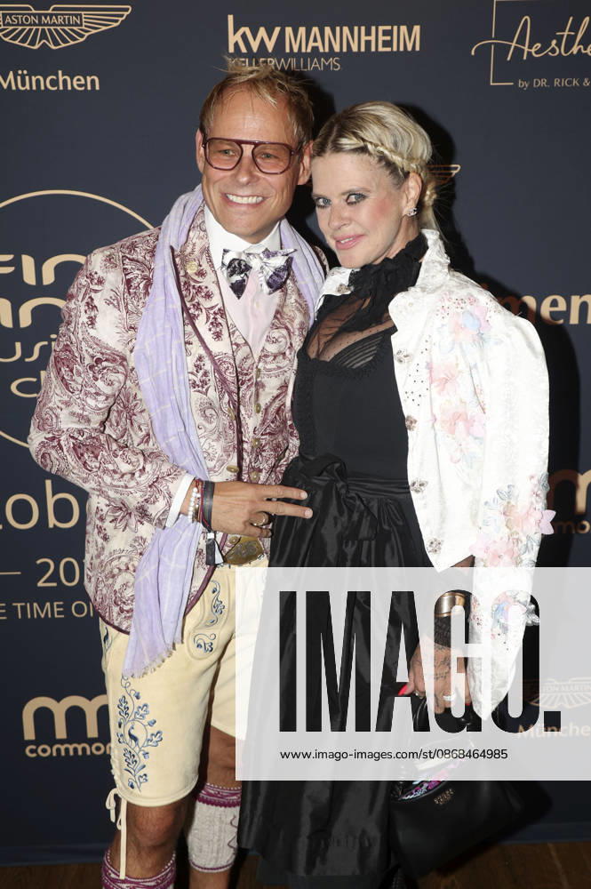 Pia Bolte with her companion at the 2 Fine Time Business Club Oktoberfest 2026 at Käfer Stammhaus in Munich, October 2, 2026 Foto:xAgenturxWehnertx xGränzdörferx xFuturexImagex ftbc_6037