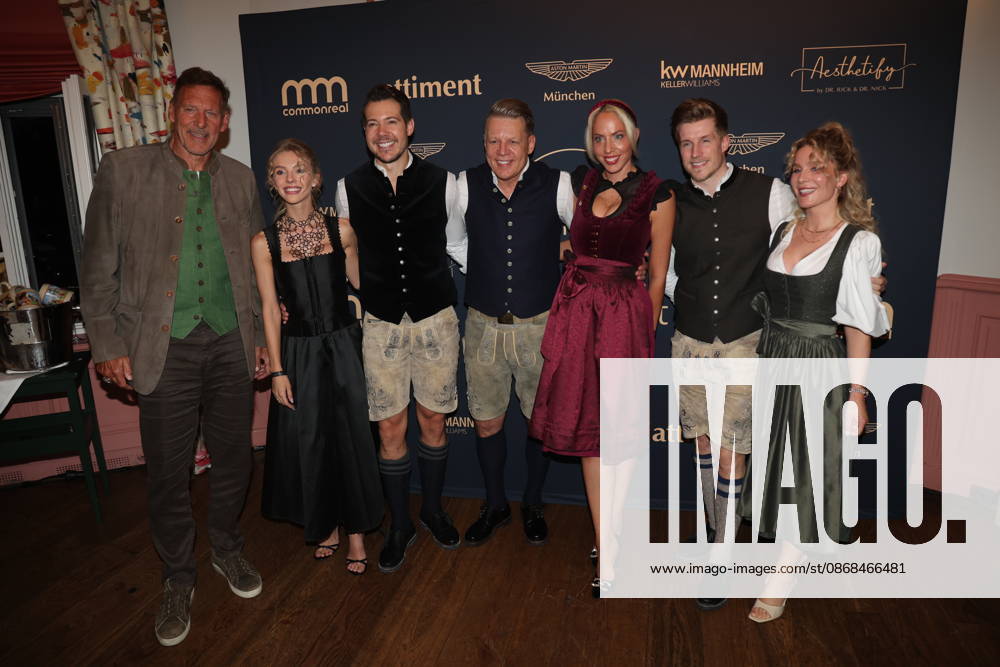 Ralf Moeller, guest, Henrik Heüveldop (aka Dr. Rick), Axel Kahn, Sarah Kahn, Dominik Bettray (aka Dr. Nick), and a guest at the 2 Fine Time Business Club Oktoberfest 2026 at the Käfer Stammhaus in Munich