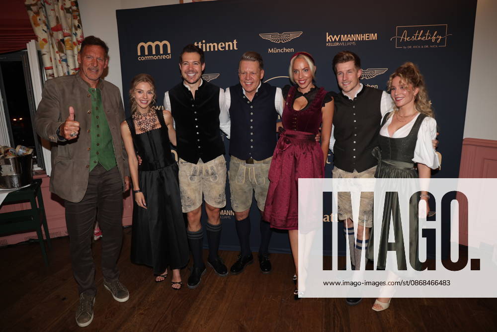 Ralf Moeller, guest, Henrik Heüveldop (aka Dr. Rick), Axel Kahn, Sarah Kahn, Dominik Bettray (aka Dr. Nick), and a guest at the 2 Fine Time Business Club Oktoberfest 2026 at the Käfer Stammhaus in Munich