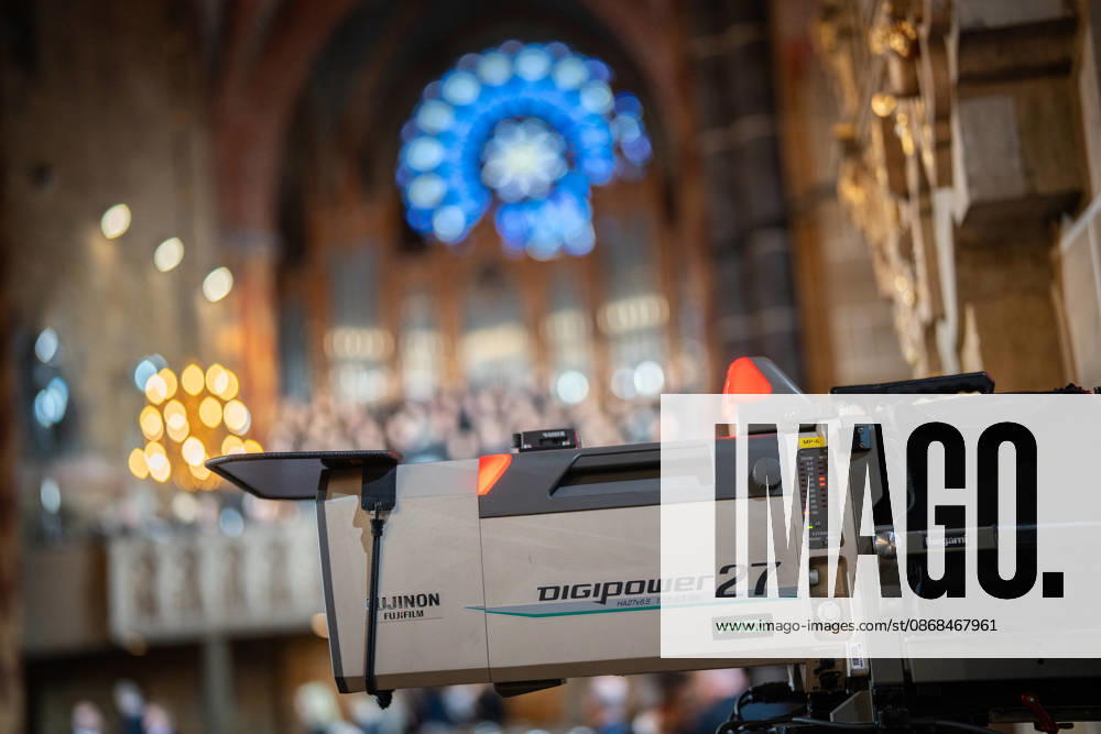 Ecumenical service at St. Petri Cathedral Fujifilm Fujinon Digipower 27 HD; ZDF will broadcast the service live using state-of-the-art technology Official central celebrations for German Unity Day 2026 in Bremen, Bremen, Germany, downtown
