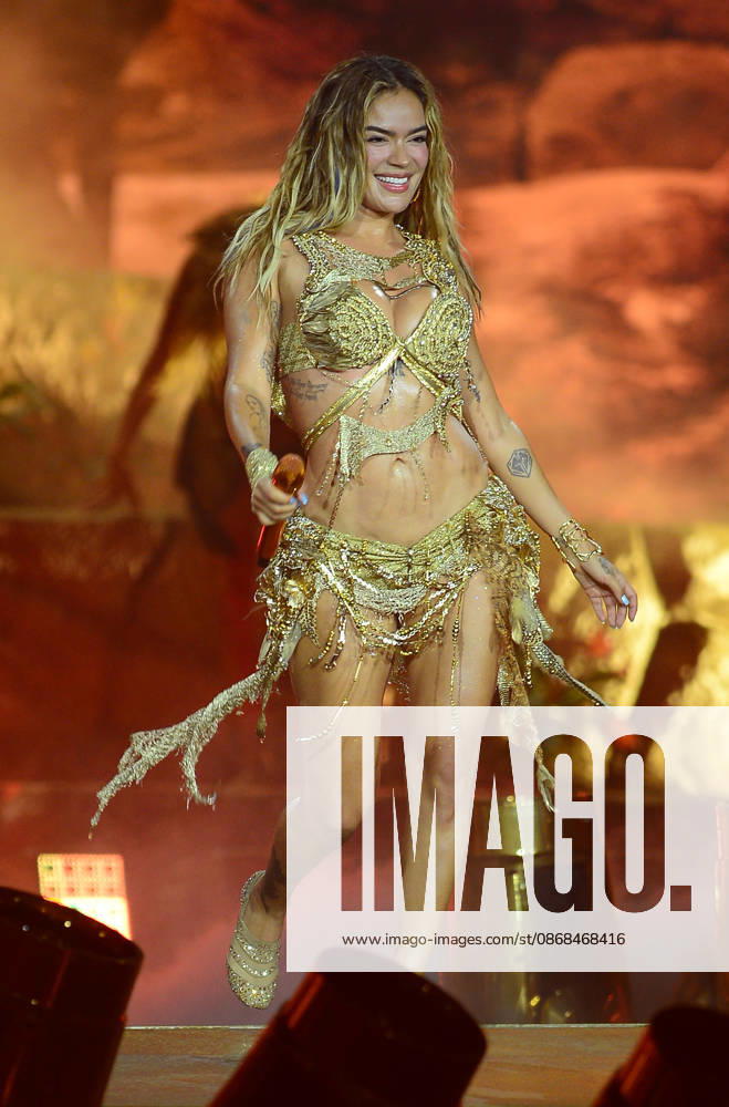 MIAMI GARDENS, FLORIDA - OCTOBER 02: Karol G performs live onstage during the Viajando Por El Mundo Tropitour at Hard Rock Stadium on October 02, 2026 in Miami Gardens, Florida.