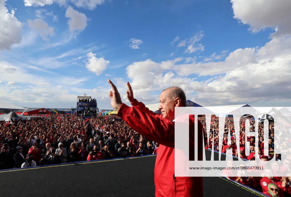 Turkish President Erdogan visits the TEKNOFEST Southeast in Sanliurfa SANLIURFA, TURKIYE - OCTOBER 03: (---- - MANDATORY CREDIT - TURKISH PRESIDENCY MURAT CETINMUHURDAR HANDOUT - NO MARKETING NO ADVERTISING CAMPAIGNS - DISTRIBUTED AS A SERVICE TO CLIENTS----) Turkish President Recep Tayyip Erdogan greets crowd and participants during his visit to the Aerospace, Space and Technology Festival (TEKNOFEST) Southeast at Sanliurfa GAP Airport in Sanliurfa, Turkiye on October 3, 2026. Turkish Presidency Murat Cetinmuhurdar Handout Anadolu Sanliurfa Turkey. Editorial use only. Please get in touch for any other usage.