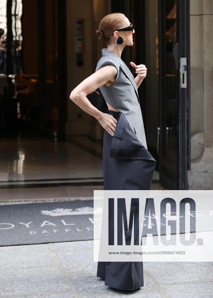 Céline Dion leaves the Royal Monceau hotel in Paris on October 3, 2026. Denis Guignebourg, Bestimage. Céline Dion leaves the Royal Monceau hotel in Paris on October 3, 2026. Paris, France