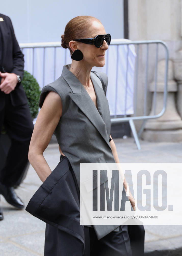 Céline Dion leaves the Royal Monceau hotel in Paris on October 3, 2026. Denis Guignebourg, Bestimage. Céline Dion leaves the Royal Monceau hotel in Paris on October 3, 2026. Paris, France