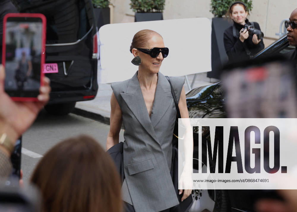 Céline Dion leaves the Royal Monceau hotel in Paris on October 3, 2026. Denis Guignebourg, Bestimage. Céline Dion leaves the Royal Monceau hotel in Paris on October 3, 2026. Paris, France