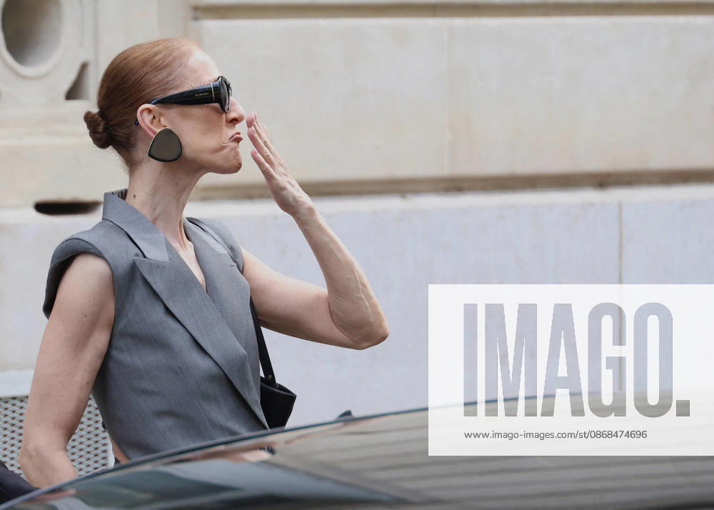 Céline Dion leaves the Royal Monceau hotel in Paris on October 3, 2026. Denis Guignebourg, Bestimage. Céline Dion leaves the Royal Monceau hotel in Paris on October 3, 2026. Paris, France