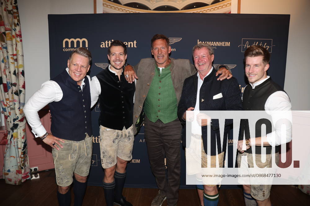 Axel Kahn, Henrik Heüveldop (aka Dr. Rick), Ralf Moeller, a guest, and Dominik Bettray (aka Dr. Nick) at the 2 Fine Time Business Club Oktoberfest 2026 at the Käfer Stammhaus in Munich