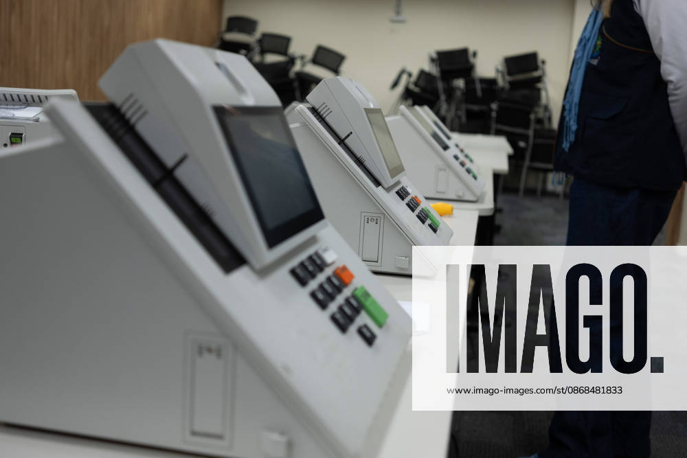 CRICIuMA, SC - 03.10.2026: PREPARATION OF ELECTRONIC VOTING MACHINES - Electronic ballot boxes being prepared this Saturday (03), the day before the elections, in the 10th Electoral Zone of the municipality in Criciuma SC. x3024255x Josà xDemathÃ