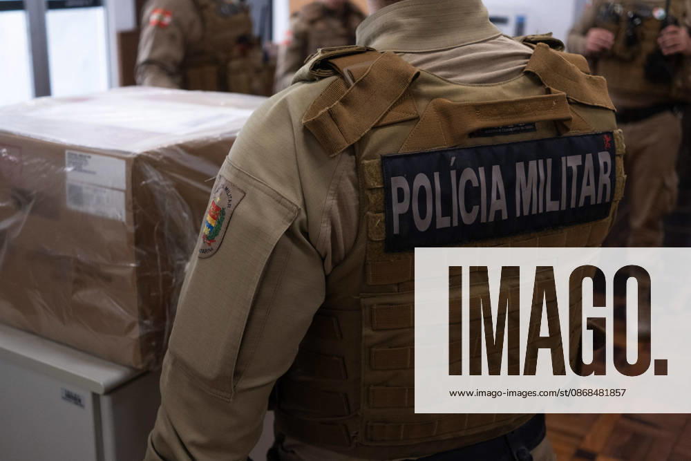 CRICIuMA, SC - 03.10.2026: PREPARATION OF ELECTRONIC VOTING MACHINES - Electronic ballot boxes being prepared this Saturday (03), the day before the elections, in the 10th Electoral Zone of the municipality in Criciuma SC. In the photo, an electronic ballot box being escorted by the Military Police due to a parallel voting draw. x3024262x Josà xDemathÃ