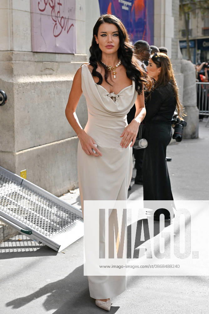 PFW Vivienne Westwood Outside Arrivals Adriana Lima arriving at the Vivienne Westwood show during Paris Fashion Week, in Paris, France on 3 October 2026. Photo by Julien Reynaud APS-Medias ABACAPRESS.COM Paris France