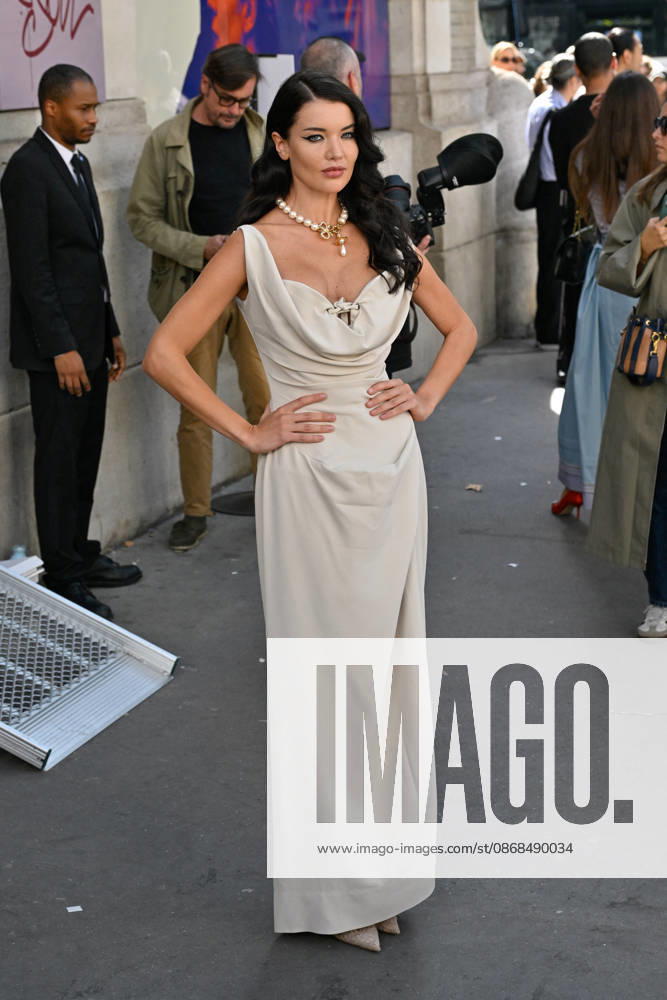 PFW Vivienne Westwood Outside Arrivals Adriana Lima arriving at the Vivienne Westwood show during Paris Fashion Week, in Paris, France on 3 October 2026. Photo by Julien Reynaud APS-Medias ABACAPRESS.COM Paris France