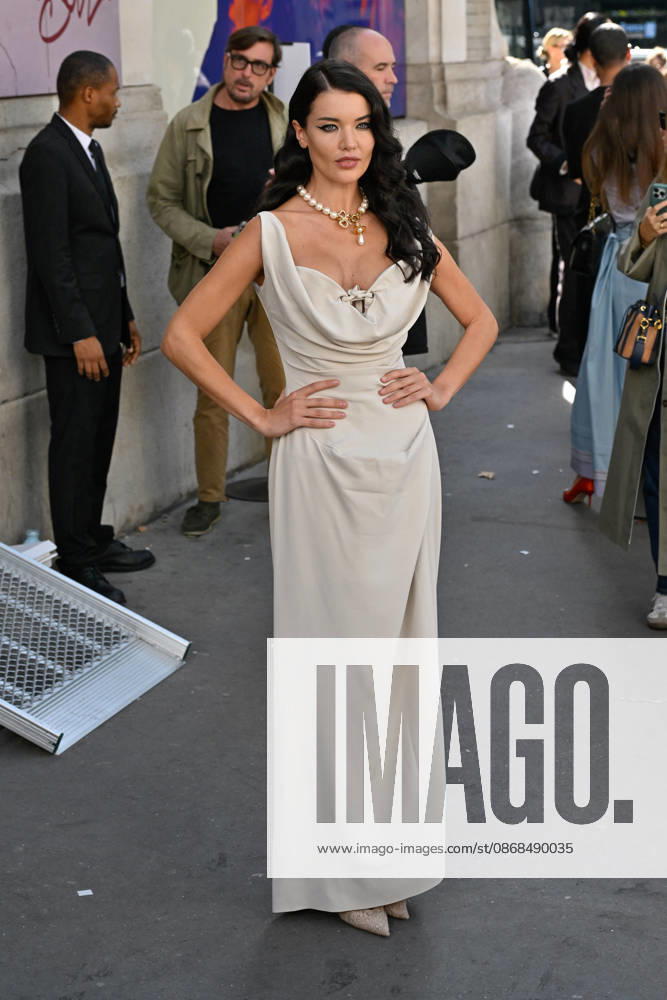PFW Vivienne Westwood Outside Arrivals Adriana Lima arriving at the Vivienne Westwood show during Paris Fashion Week, in Paris, France on 3 October 2026. Photo by Julien Reynaud APS-Medias ABACAPRESS.COM Paris France