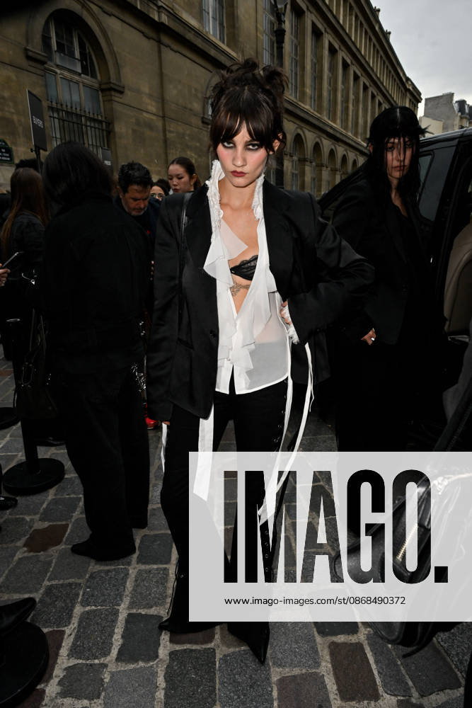 PFW Ann Demeulemeester Outside Arrivals Bec Lauder arriving at the Ann Demeulemeester show during Paris Fashion Week, in Paris, France on 3 October 2026. Photo by Julien Reynaud APS-Medias ABACAPRESS.COM Paris France