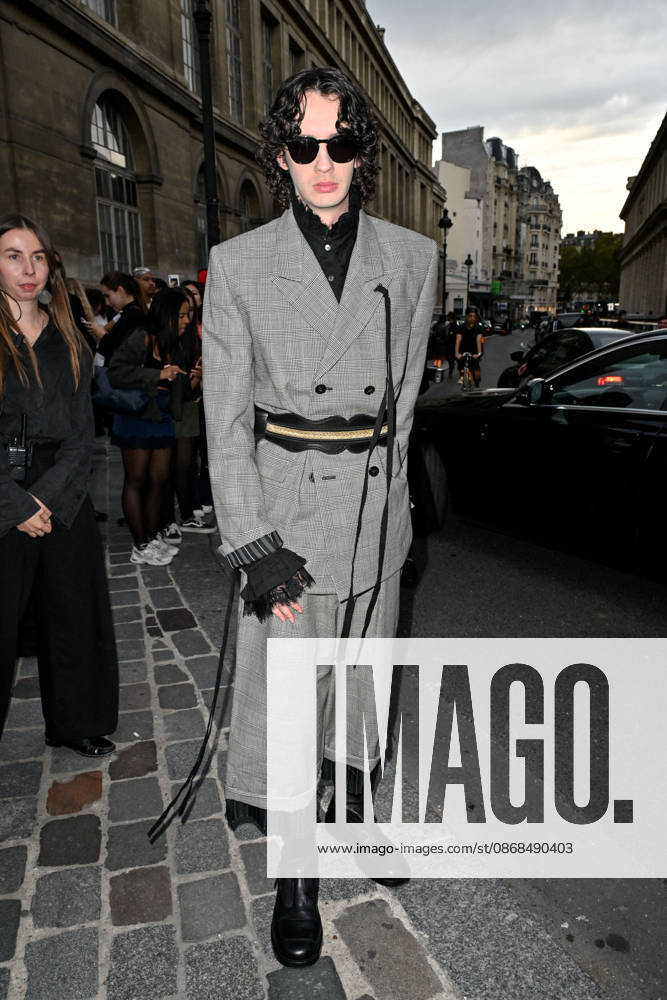 PFW Ann Demeulemeester Outside Arrivals Kodi Smit-McPhee arriving at the Ann Demeulemeester show during Paris Fashion Week, in Paris, France on 3 October 2026. Photo by Julien Reynaud APS-Medias ABACAPRESS.COM Paris France