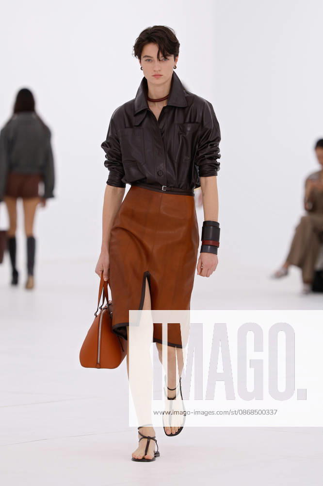 (261004) -- PARIS, Oct. 4, 2026 -- A model presents a creation from the Womenswear Spring Summer 2027 collections by Hermes during the Paris Fashion Week in Paris, France, Oct. 3, 2026. (MeetEurope Handout via Xinhua) FRANCE-PARIS-FASHION WEEK-HERMES XinxHuashefa