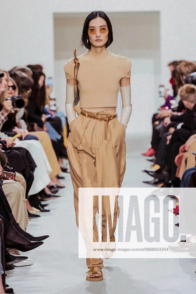 (261004) -- PARIS, Oct. 4, 2026 -- A model presents a creation from the Womenswear Spring Summer 2027 collections by Celine during the Paris Fashion Week in Paris, France, Oct. 3, 2026. (MeetEurope Handout via Xinhua) FRANCE-PARIS-FASHION WEEK-CELINE XinxHuashefa