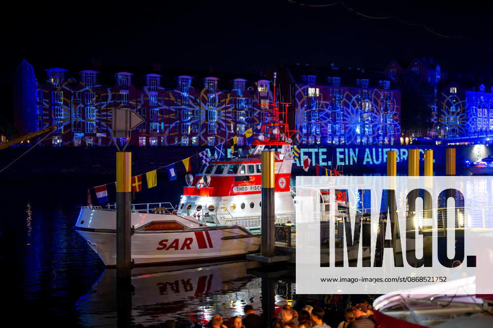 Celebrating German Unity Day in Bremen: German Unity Day 2026 Celebrations, Bremen, October 3, 2026, Bremen, public festival, Fanta Vier concert, illuminations along the Schlachte, ligh Fanta4 + Illumination HB 3.10.26 LR-1473