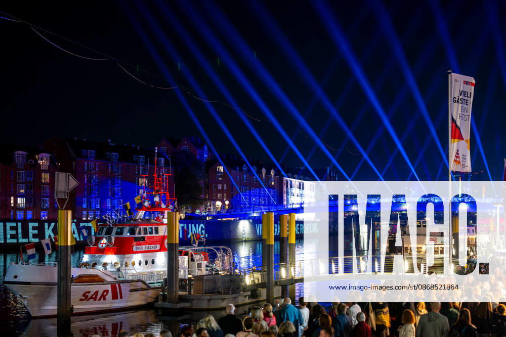 Celebrating German Unity Day in Bremen: German Unity Day 2026 celebrations, Bremen, October 3, 2026; Bremen, public festival, Fanta Vier concert, Illuminatin at the Schlachte, light show; Bremen, Germany, October Fanta4 + Illumination HB 3.10.26 LR-1523