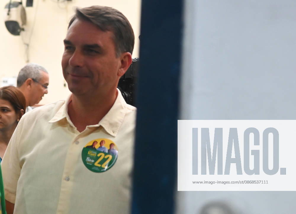 Brazilian presidential candidate Flavio Bolsonaro casts ballot in Rio de Janeiro RIO DE JANEIRO, BRAZIL - OCTOBER 4: Brazilian presidential candidate Flavio Bolsonaro of the Liberal Party (PL) casts his ballot at Municipal School Barao Homem de Mello in the Vila Isabel neighborhood in Rio de Janeiro, Brazil on October 4, 2026. Fabio Teixeira Anadolu Rio de Janeiro Brazil. Editorial use only. Please get in touch for any other usage.