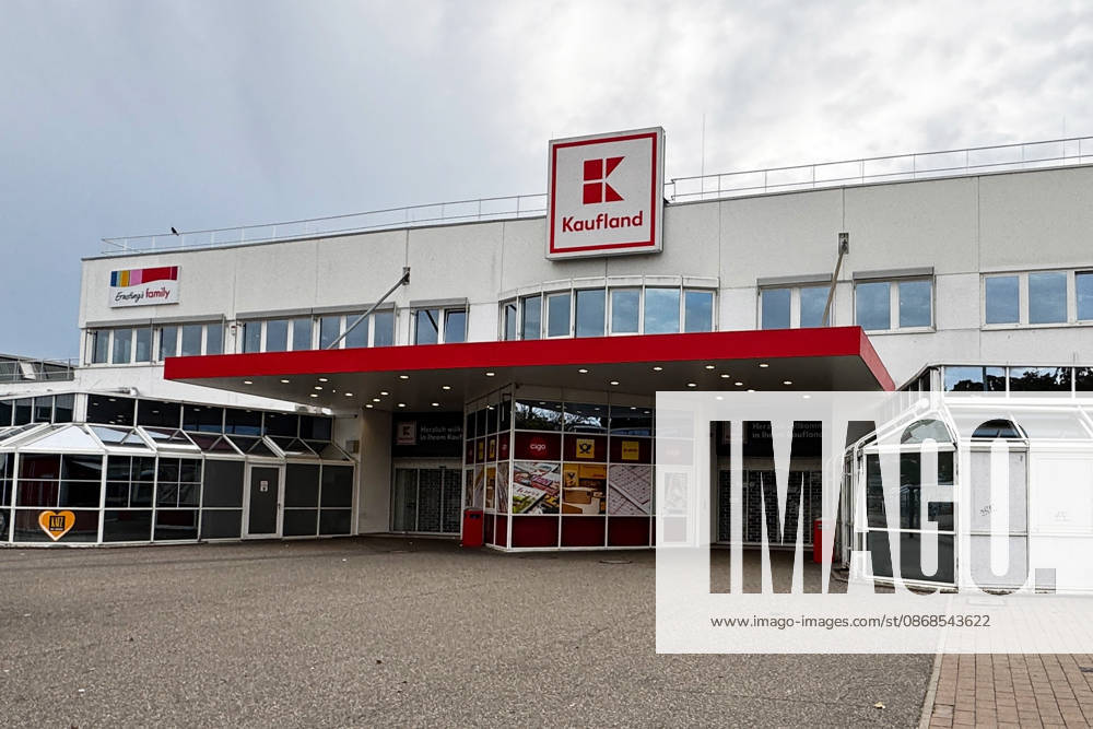 Economy, emwir, v l Kaufland logo, supermarket, discount store, stock photo, illustrative image, Ettlingen