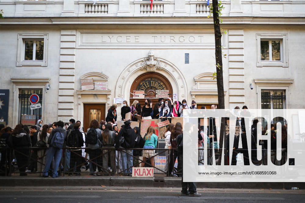 High School Turgot Blockade - Paris Student blocking High school Turgot in Paris, France on October 5, 2026 as they continue their protest to demand the hiring of substitute teachers, increased resources, and decent learning conditions. Photo by Raphael Lafargue ABACAPRESS.COM Paris France