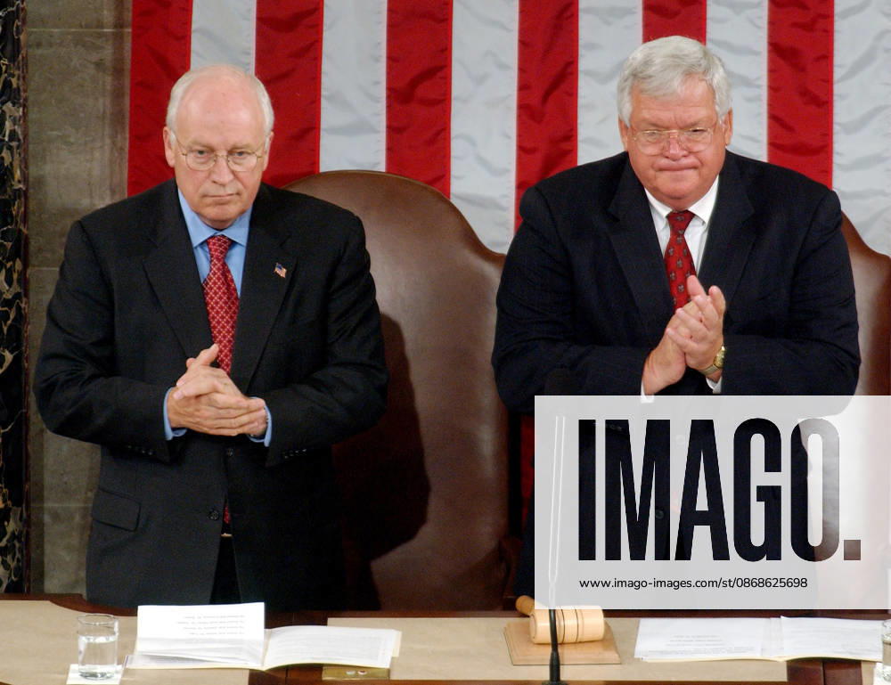 United States Vice President Dick Cheney, left, and J. Dennis Hastert (Republican of Illinois), Speaker of the United States House of Representatives, right, applaud Ayad Allawi, Interim Prime Minister of the Republic of Iraq, who prepares to address a joint session of the United States Congress in Washington, D.C. on September 23, 2004 Washington USA - ZUMAs152 20040923_faa_s152_001