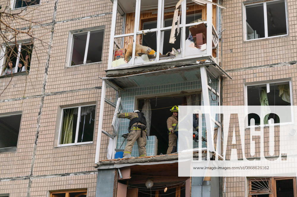 Russian missile attack on Ukraine s Kharkiv KHARKIV, UKRAINE - OCTOBER 5: Firefighters and emergency service workers operate at the site of a residential building struck by a guided bomb in Kharkiv, Ukraine on October 5, 2026. A guided bomb hit a residential building, killing at least two people and injuring over 30 others. The strike destroyed several parked vehicles and damaged more than 40 surrounding houses, with search, rescue, and cleanup operations ongoing by police, firefighters, and volunteers. Carlo Bravo Anadolu Kharkiv Ukraine. Editorial use only. Please get in touch for any other usage.