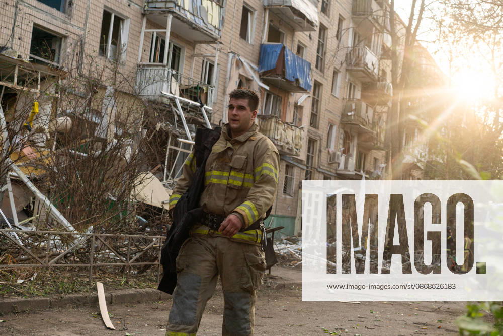 Russian missile attack on Ukraine s Kharkiv KHARKIV, UKRAINE - OCTOBER 5: Firefighters and emergency service workers operate at the site of a residential building struck by a guided bomb in Kharkiv, Ukraine on October 5, 2026. A guided bomb hit a residential building, killing at least two people and injuring over 30 others. The strike destroyed several parked vehicles and damaged more than 40 surrounding houses, with search, rescue, and cleanup operations ongoing by police, firefighters, and volunteers. Carlo Bravo Anadolu Kharkiv Ukraine. Editorial use only. Please get in touch for any other usage.