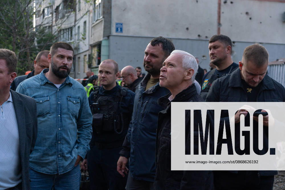 Russian missile attack on Ukraine s Kharkiv KHARKIV, UKRAINE - OCTOBER 5: Mayor of Kharkiv Ihor Terekhov is seen at the site of a residential building struck by a guided bomb in Kharkiv, Ukraine on October 5, 2026. A guided bomb hit a residential building, killing at least two people and injuring over 30 others. The strike destroyed several parked vehicles and damaged more than 40 surrounding houses, with search, rescue, and cleanup operations ongoing by police, firefighters, and volunteers. Carlo Bravo Anadolu Kharkiv Ukraine. Editorial use only. Please get in touch for any other usage.